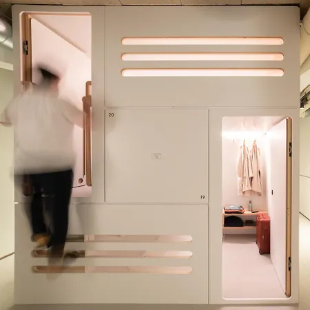 Soom I Capsule Hotel Cápsula